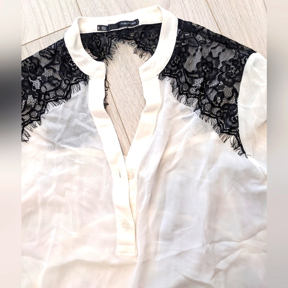 Maurices white blouse with black lace accent. Size small. - Picture 4 of 5